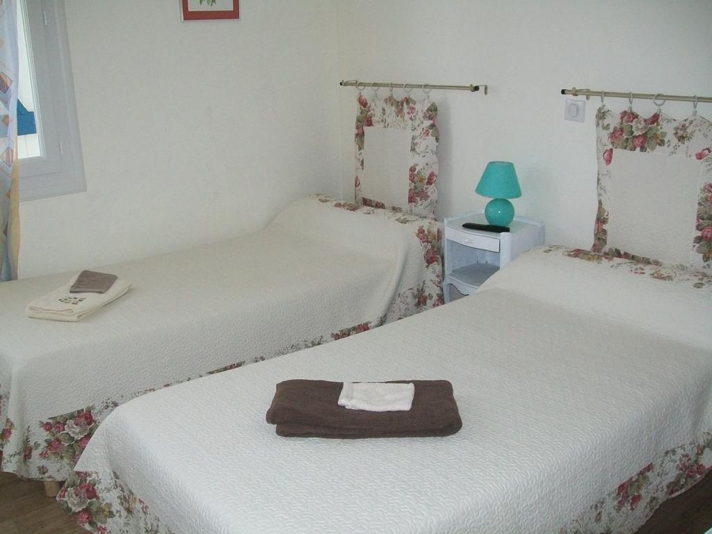 Hotel Au Charme Du Levat Saint-Paul-de-Loubressac Szoba fotó